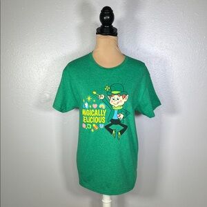 Green Lucky charms cereal magically delicious leprechaun graphic novelty tee S